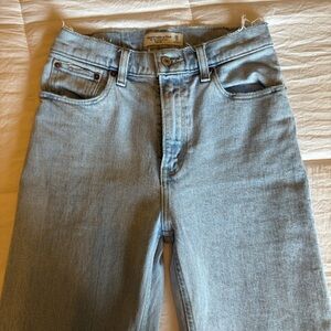 Abercrombie & Fitch 90s Relaxed Jean Light Wash High Rise